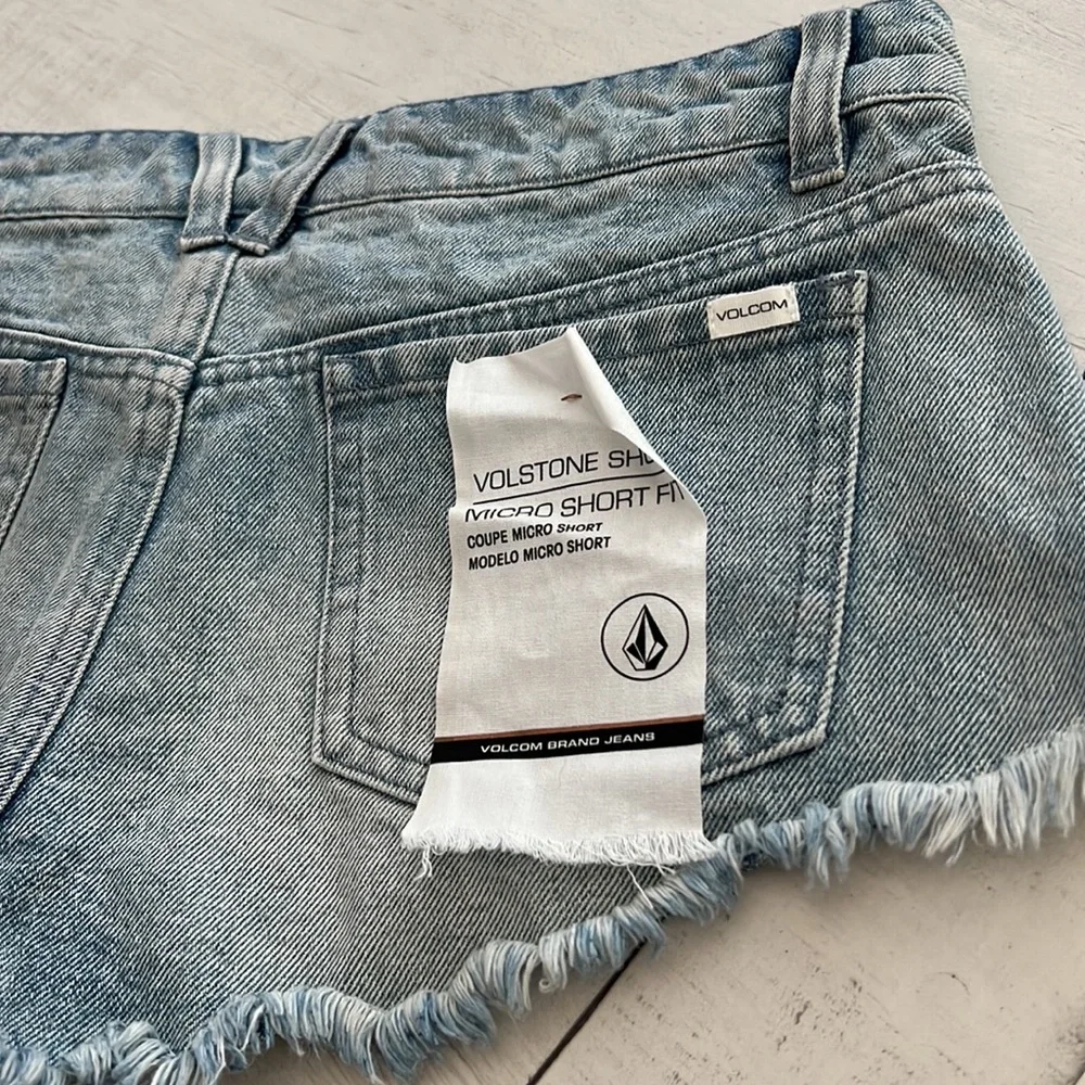 VOLCOM - Picture 4 of 7